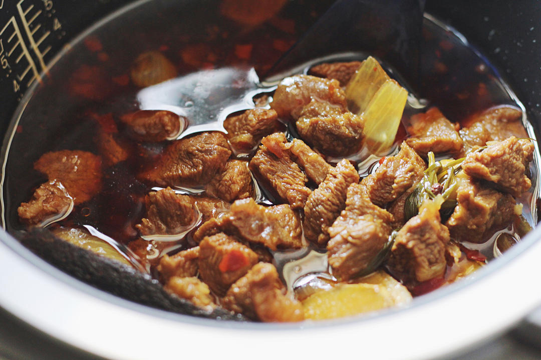 电饭煲版红烧牛肉面