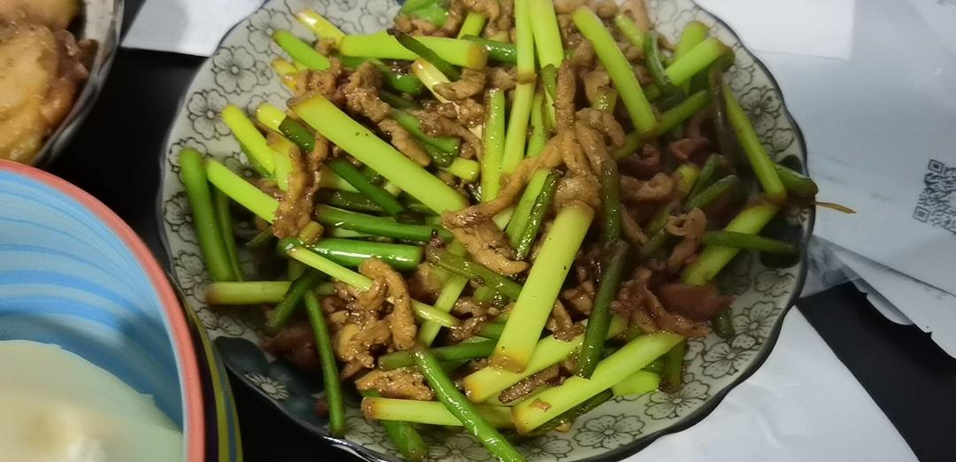 简单易做的下饭菜－蒜苔炒肉