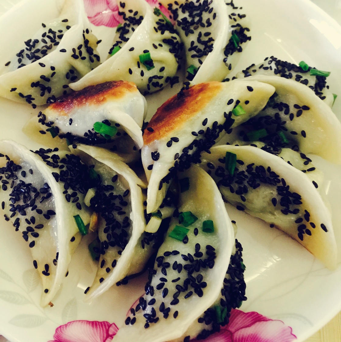 速冻水饺吃腻了吗~变锅贴吧(๑´ڡ`๑)