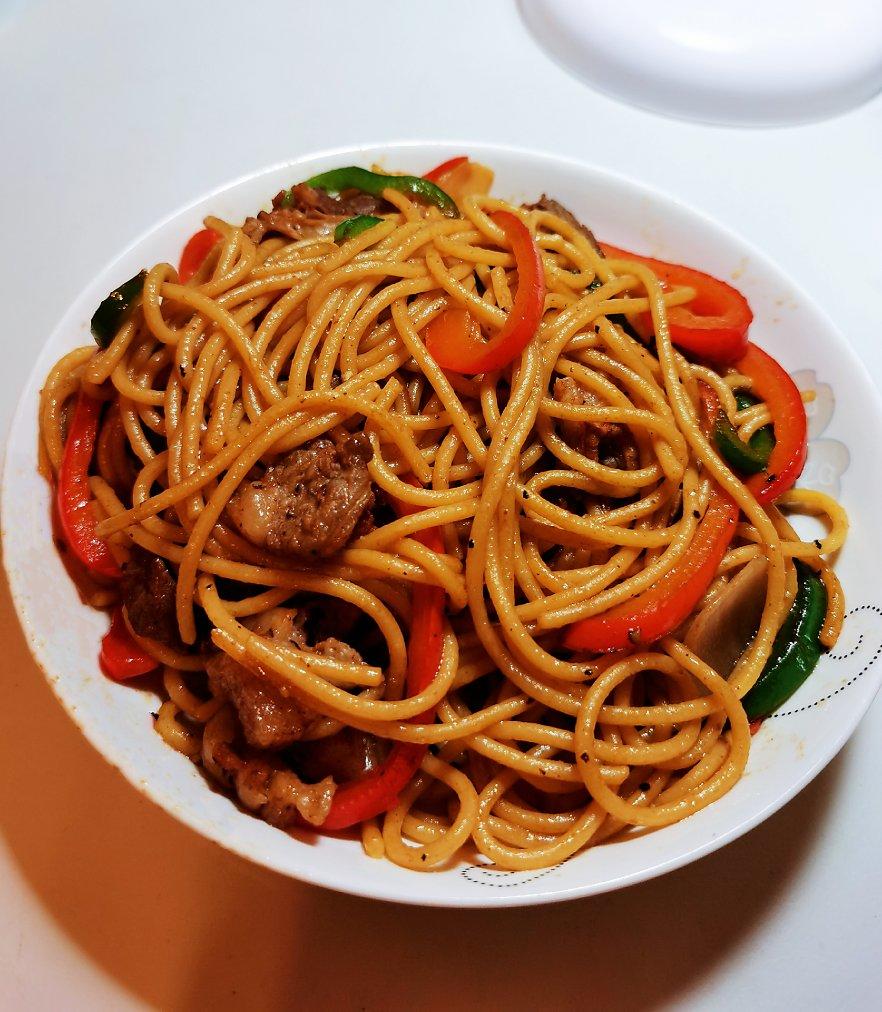 黑椒牛柳炒意面