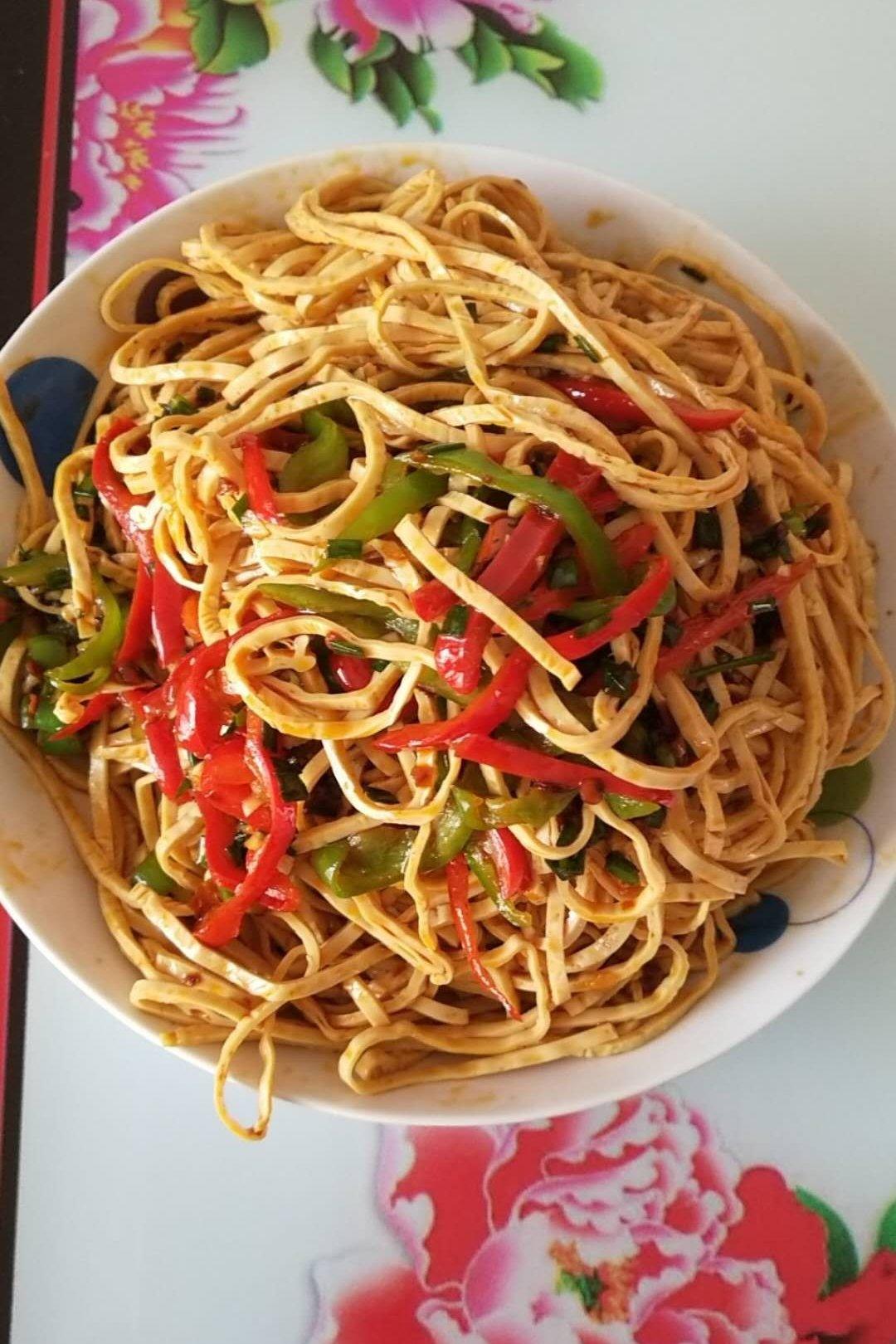 cc是不是喜之郎做的凉拌云丝