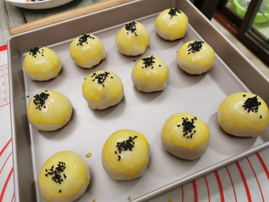 一看就会做的蛋黄酥，酥到掉渣的蛋黄酥（这个方子可以做12个）