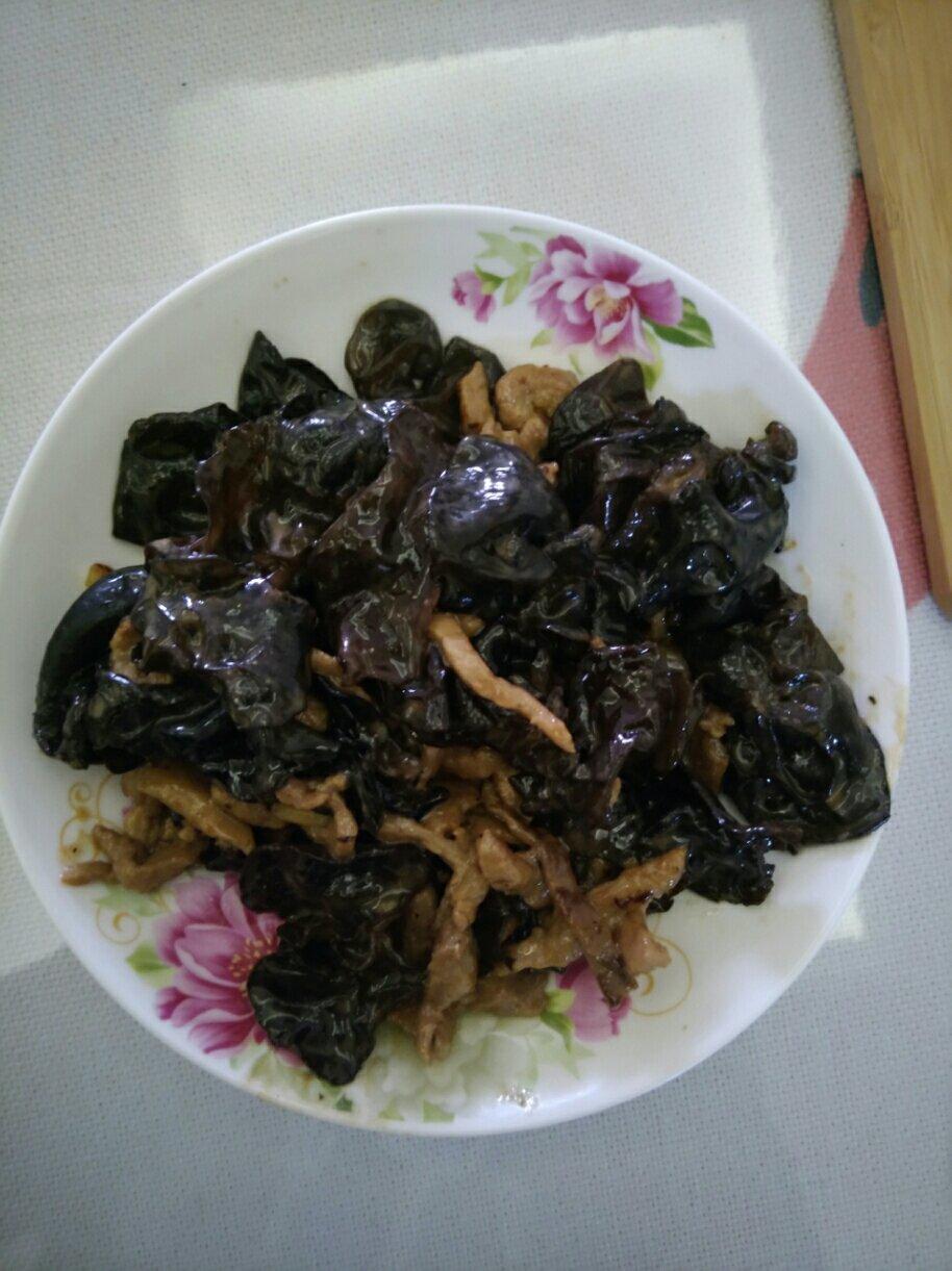 香菇木耳炒肉