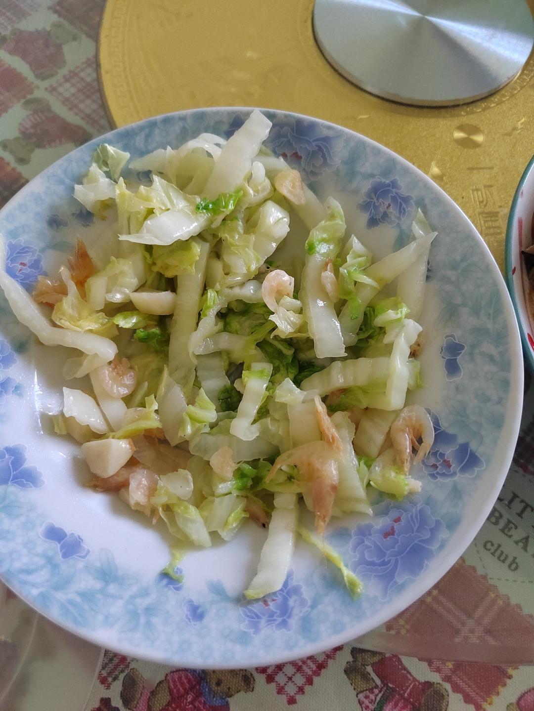 虾皮炒白菜，鲜的很啊