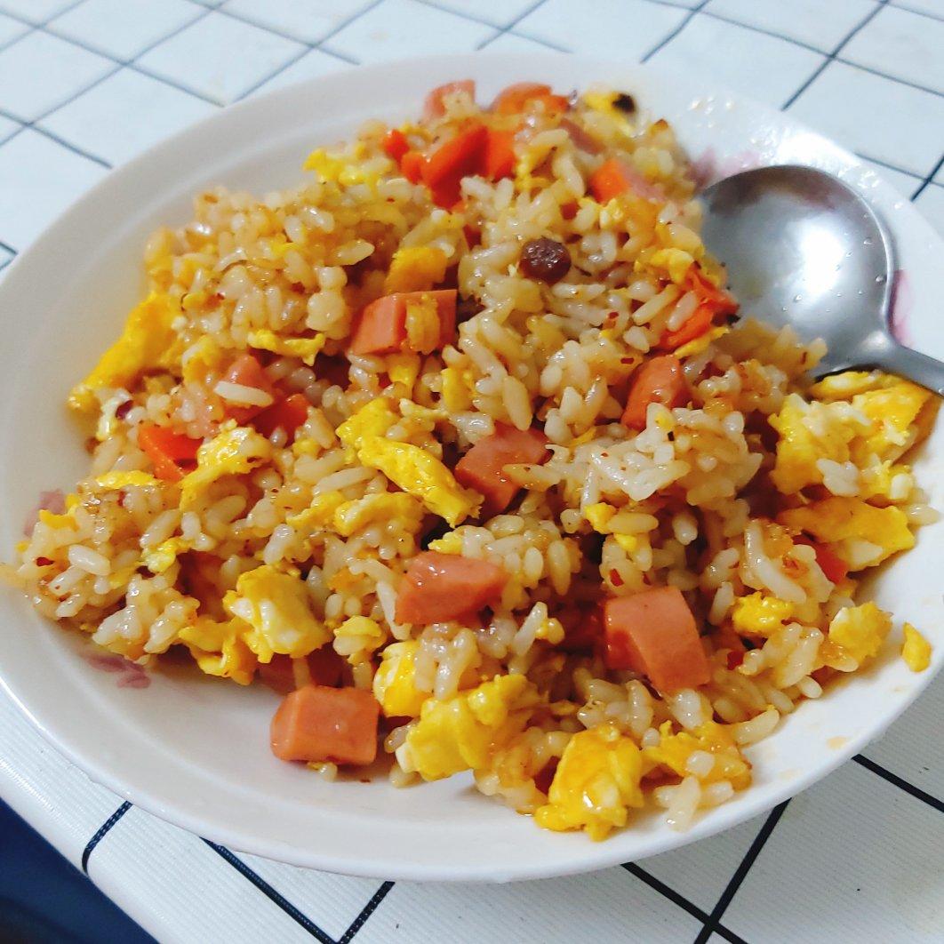 老干妈什锦蛋炒饭
