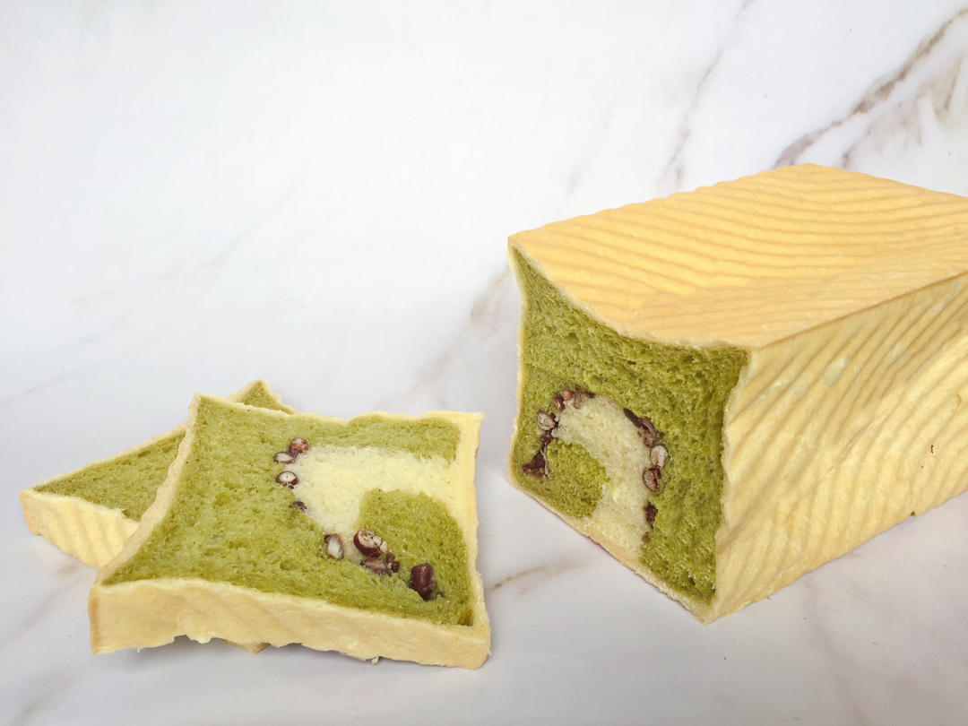 清香柔软的抹茶红豆吐司