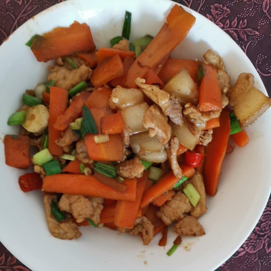 红萝卜炒肉