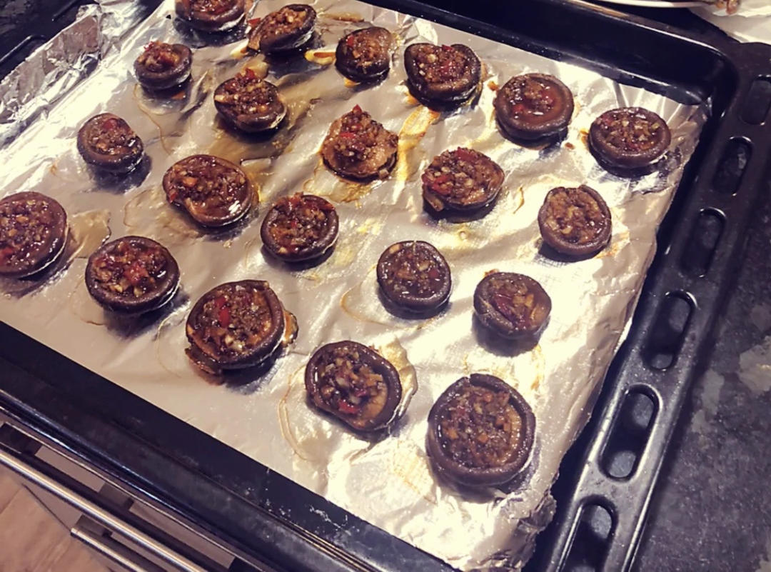 美味多汁的蒜蓉烤香菇|好吃不长肉