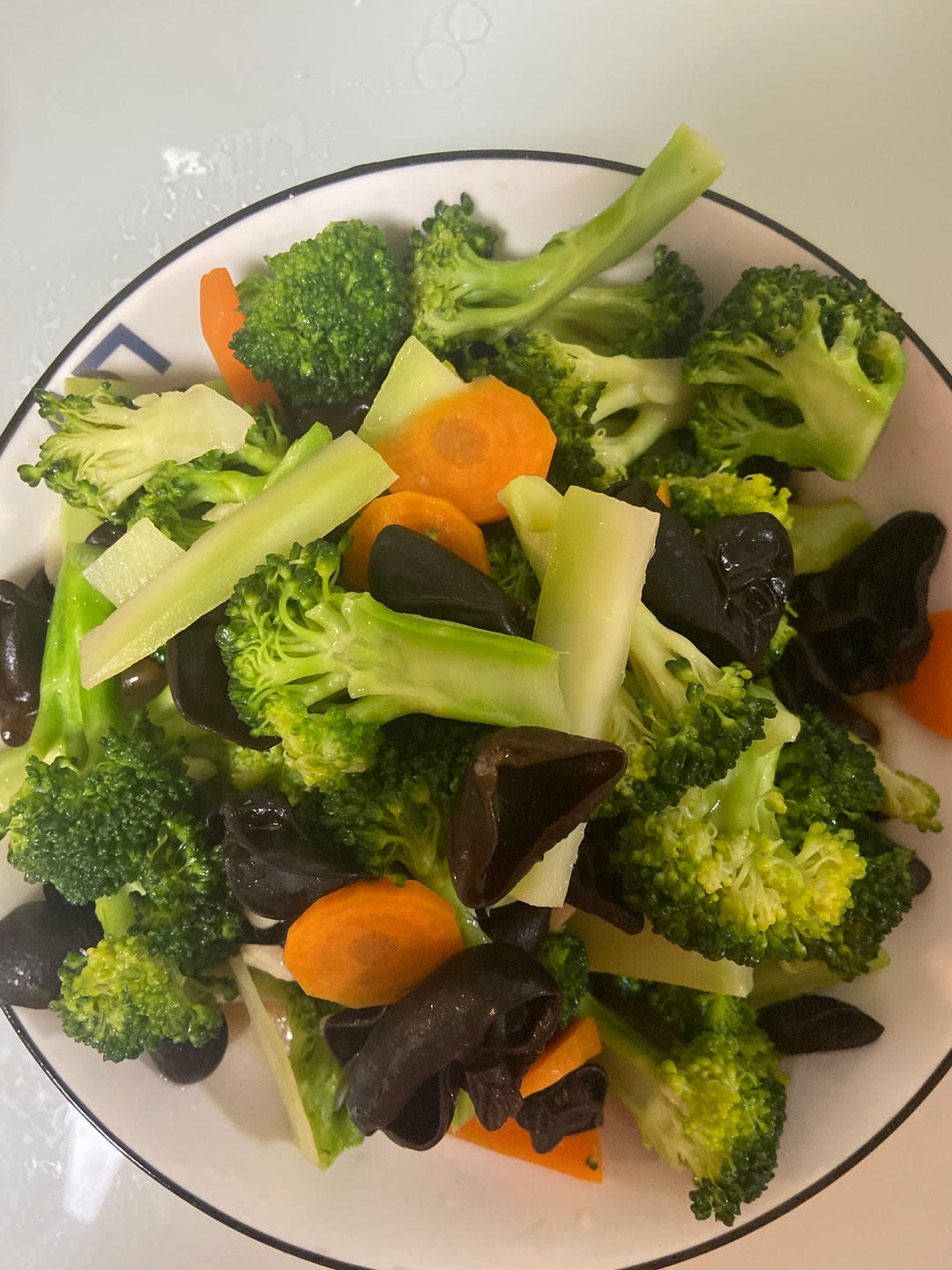 西兰花胡萝卜炒木耳