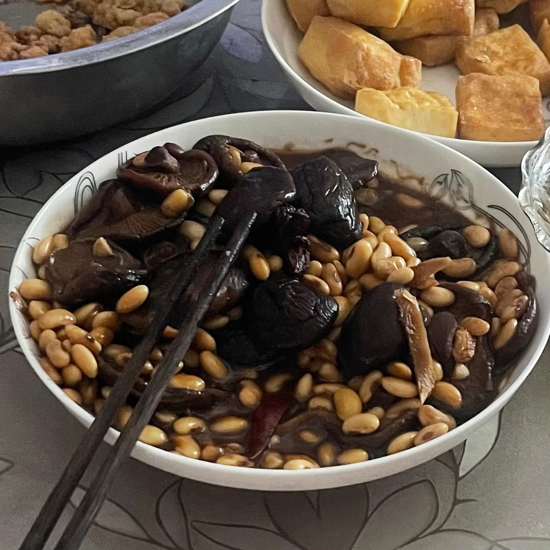 比肉还好吃的干香菇炖黄豆