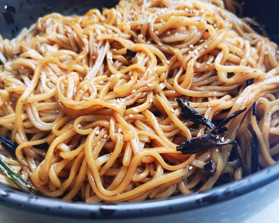 10分钟搞定的一碗葱油拌面