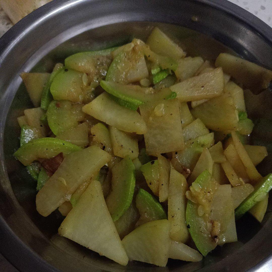 a鑫儿做的西葫芦炒土豆片