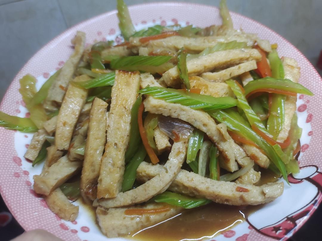 温州鱼饼炒芹菜