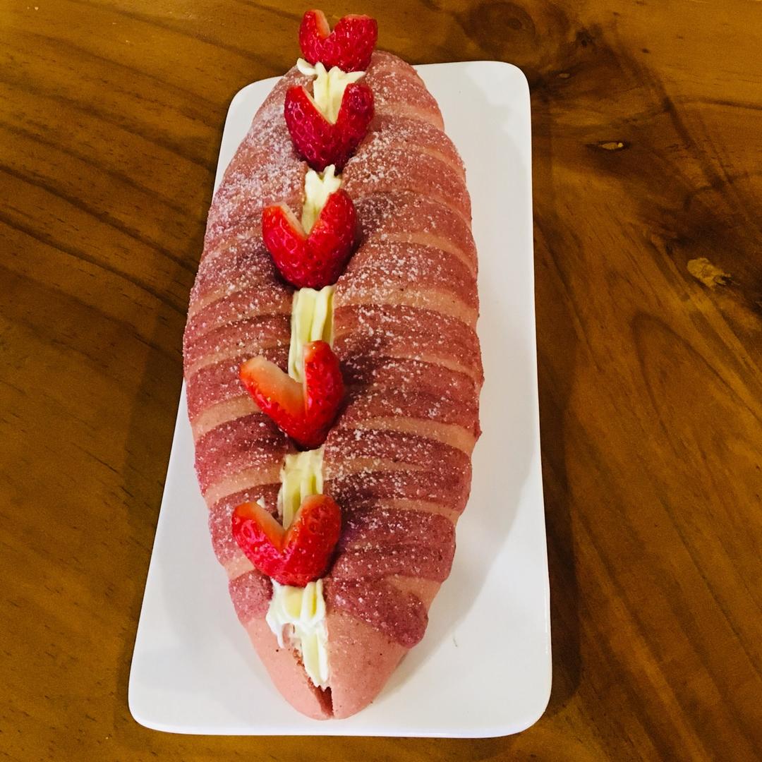 eunice陈做的粉色少女心草莓奶油面包