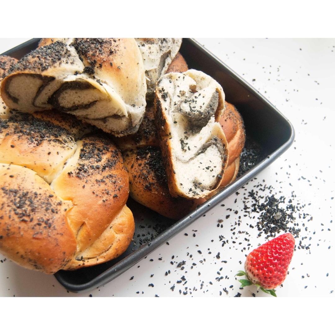 黑芝麻奶酥排包