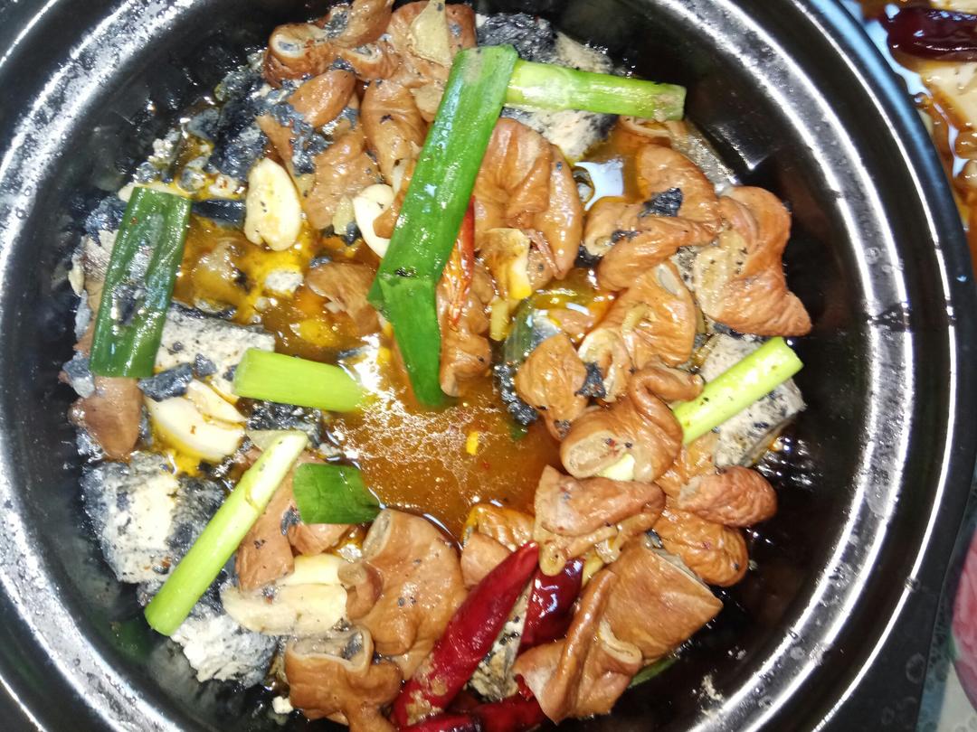 臭豆腐肥肠煲