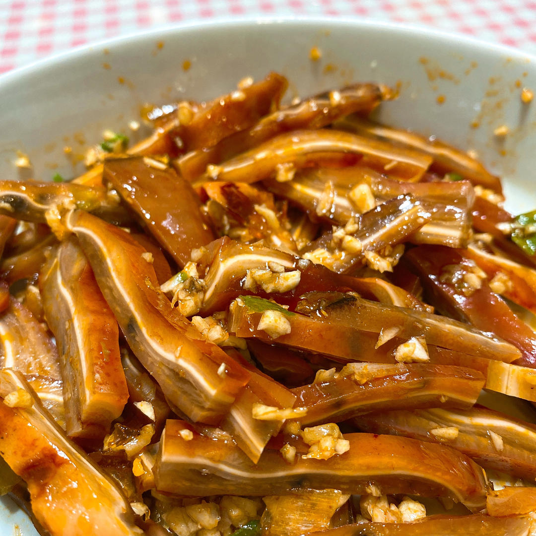 🔥这样做的凉拌猪耳朵，口感爽脆，简单又好吃❗️