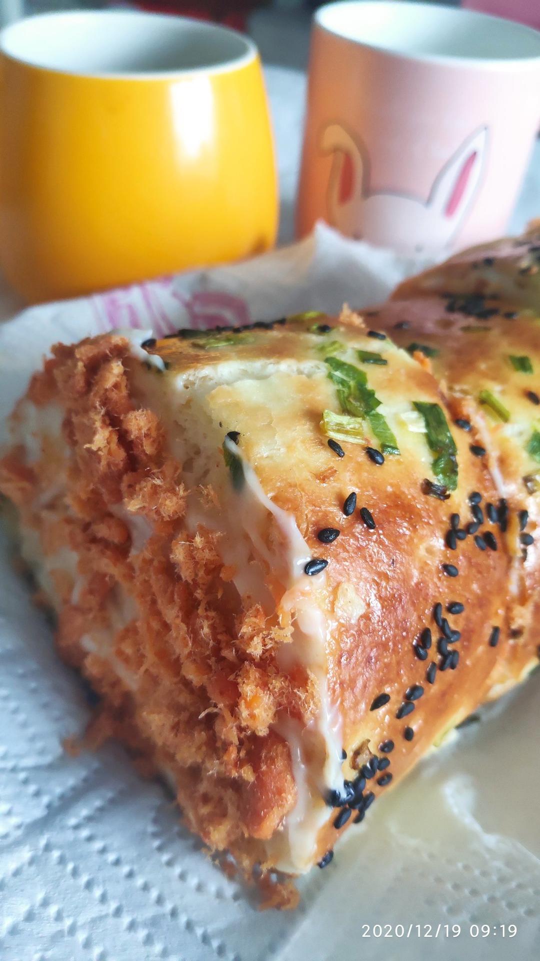 香喷喷的肉松面包卷，来试试吧！