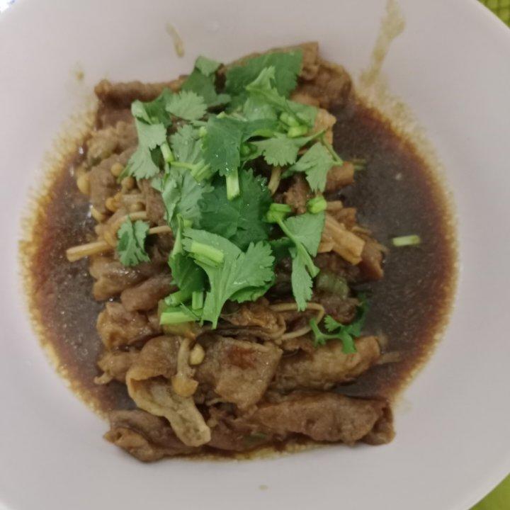 全家一致同意将金针菇肥牛卷列入年夜饭