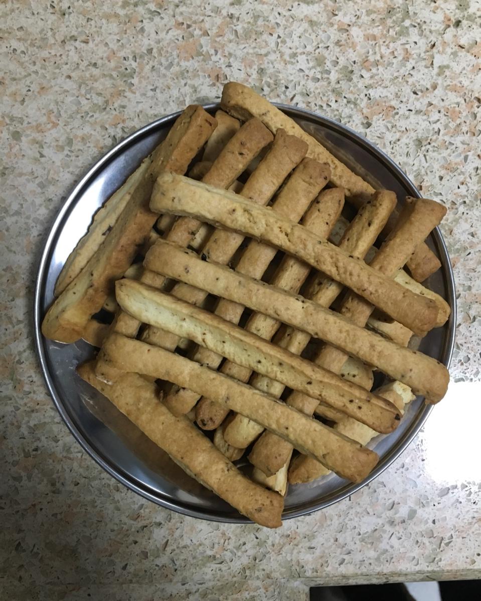 新年伴手礼：柠檬香脆棒饼干