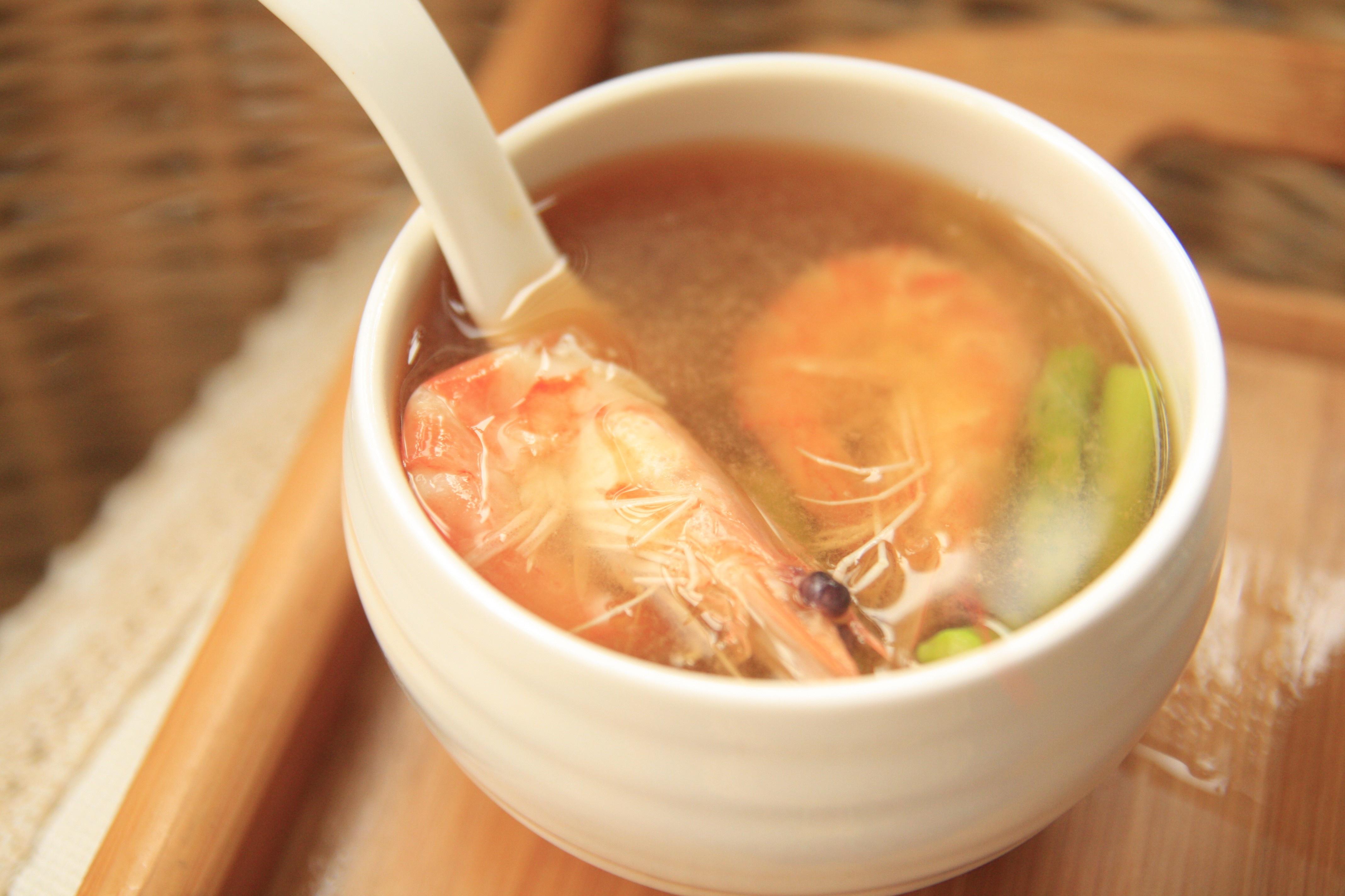 鲜虾芦笋味噌汤的做法