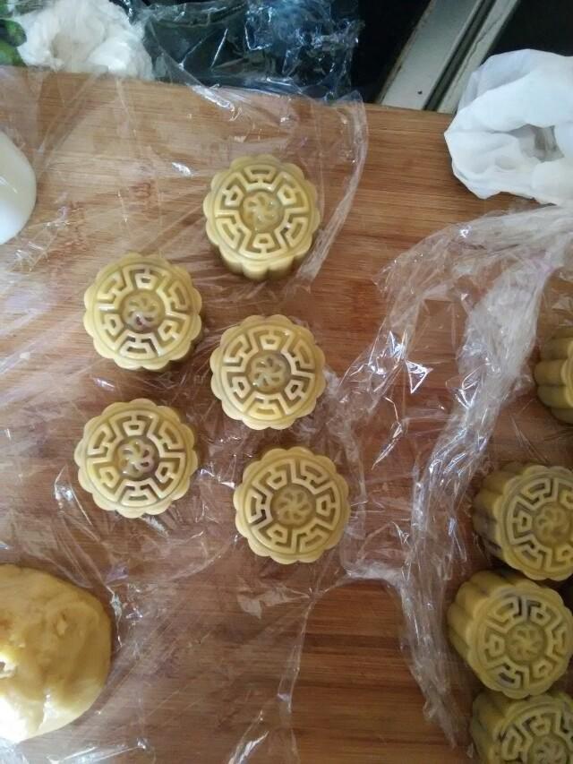 广式月饼——蛋黄莲蓉月饼