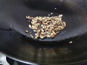 海参粥(2岁宝宝可食用版)的做法 步骤4