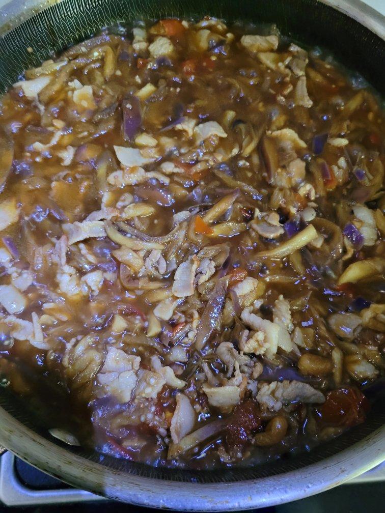 西红柿茄子肉丁打卤面