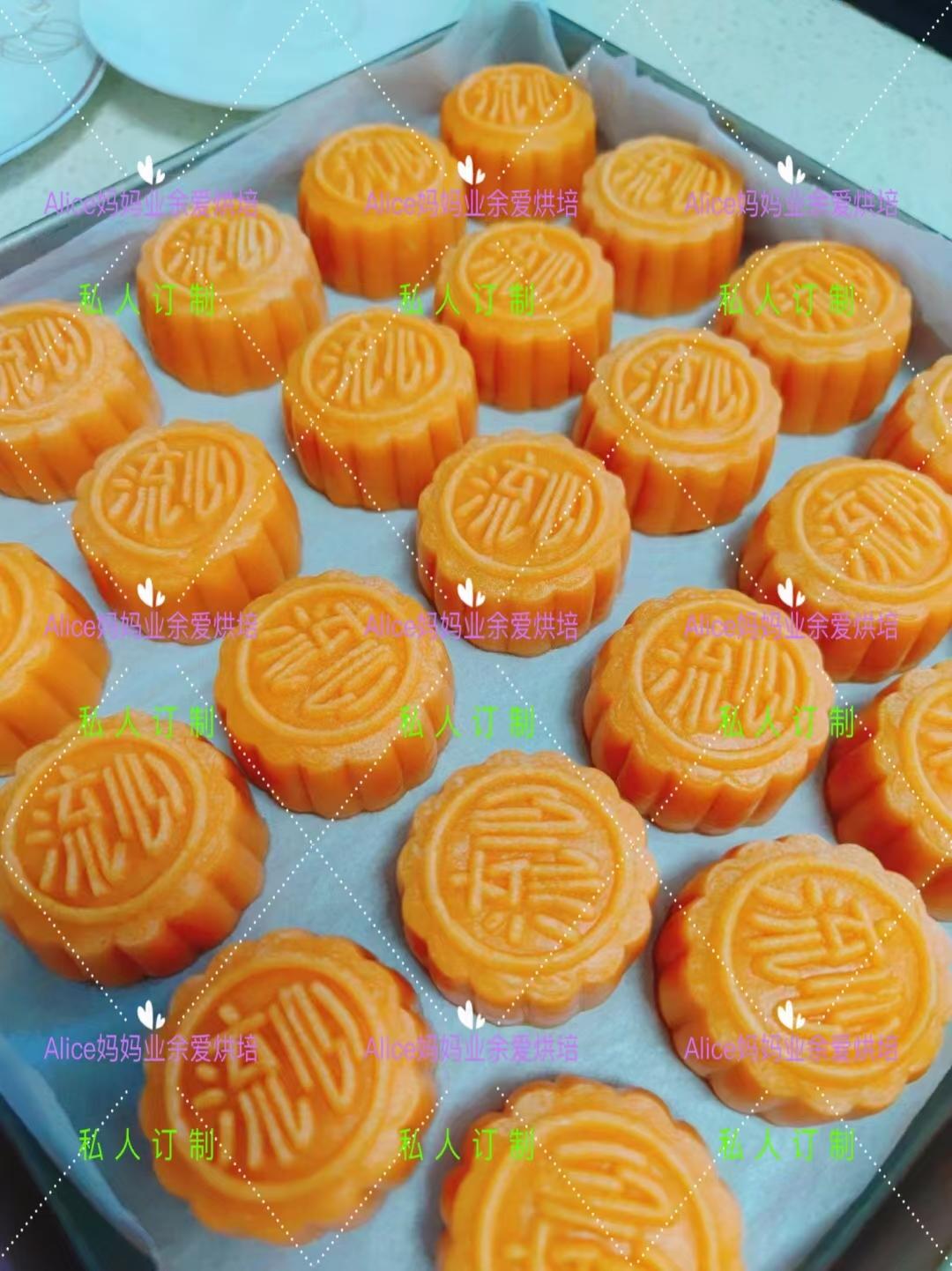 💃奶黄流心月饼——这是可以让你坐稳朋友圈厨霸位置的月饼🥮，没人点赞算我输👎