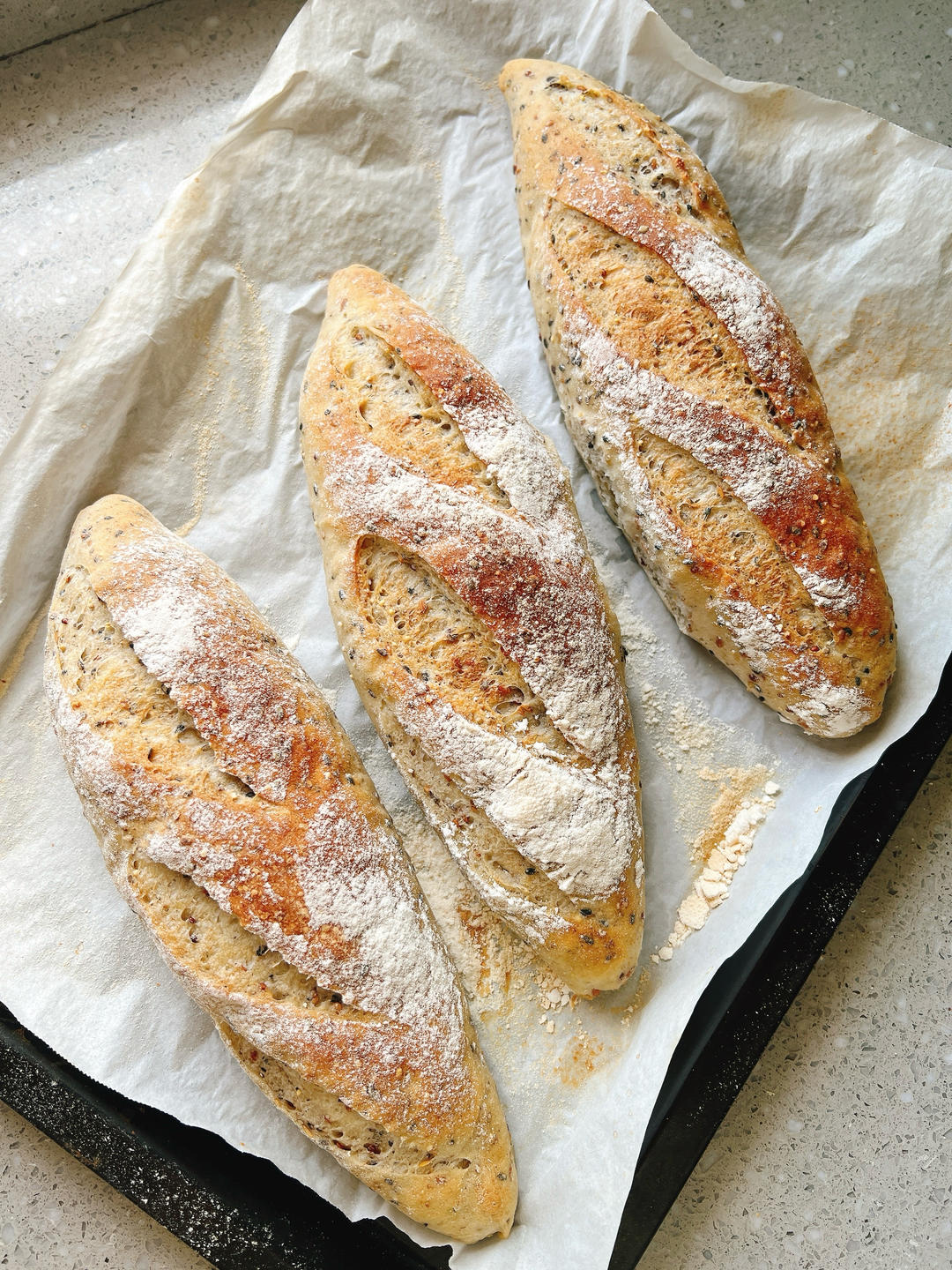 无糖无油黑芝麻三色藜麦小米胚芽奇亚籽软欧-听说名字比较长会比较好吃🌚