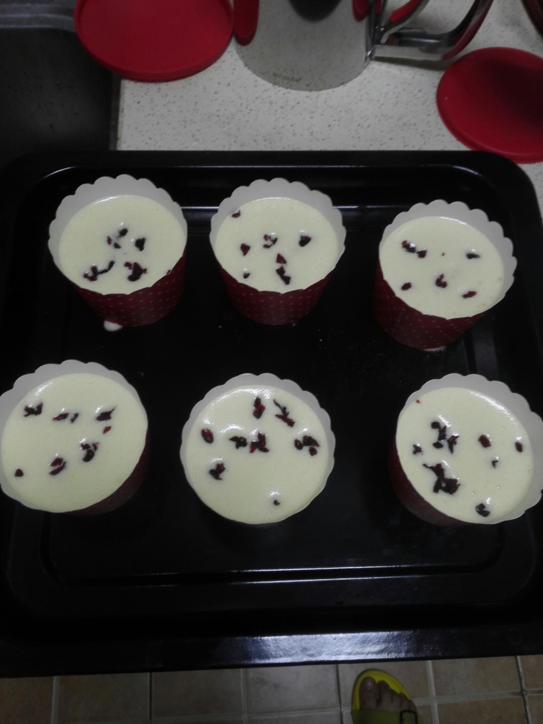 蔓越莓纸杯戚风小蛋糕