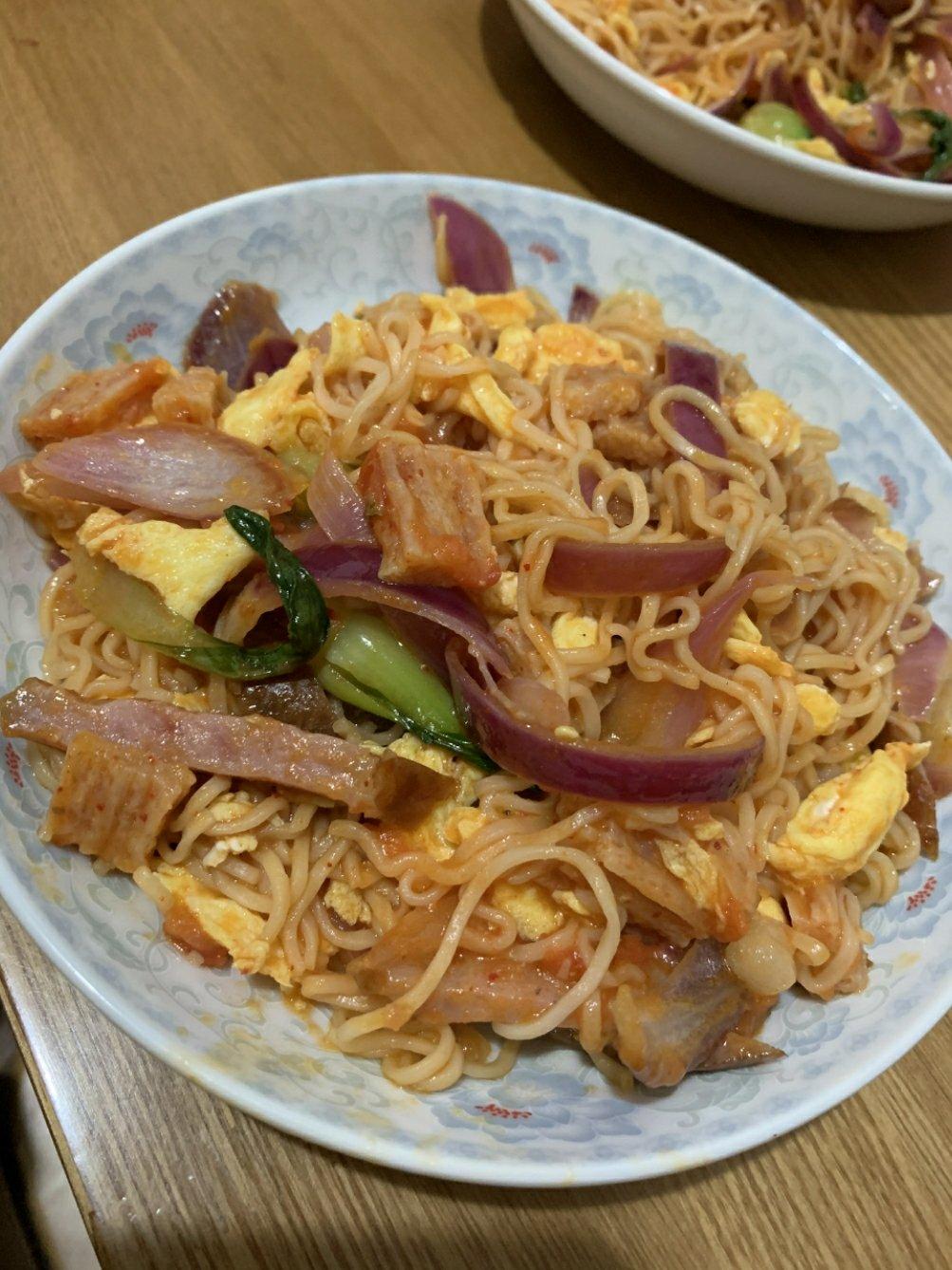 路边摊风味炒方便面