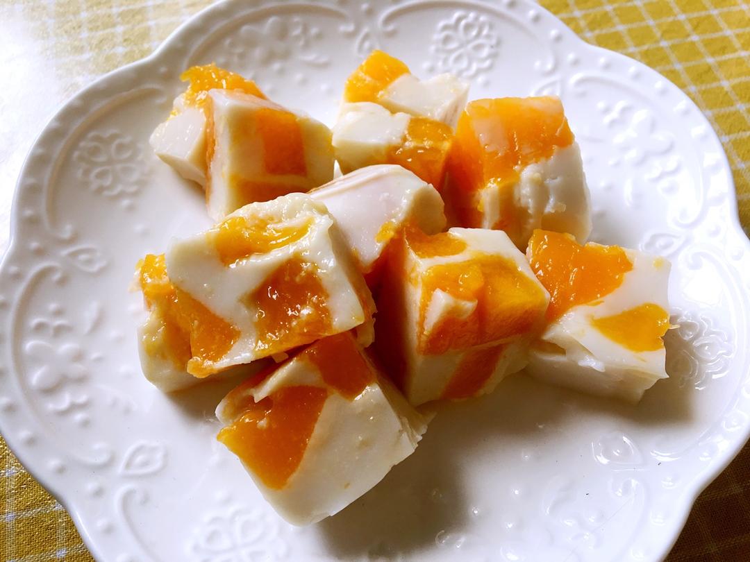 粒粒芒果椰汁冻糕