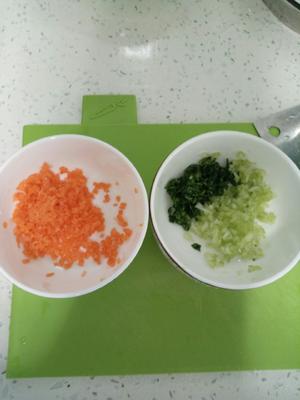 椰香胡萝卜青菜粥（宝宝粥）的做法 步骤2