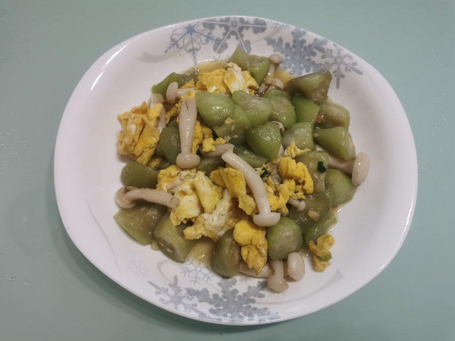 白玉菇丝瓜炒鸡蛋