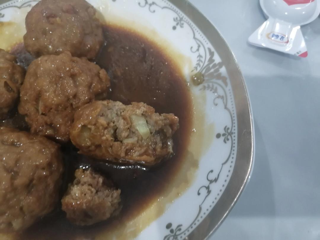 简单的红烧狮子头～拌饭太香了