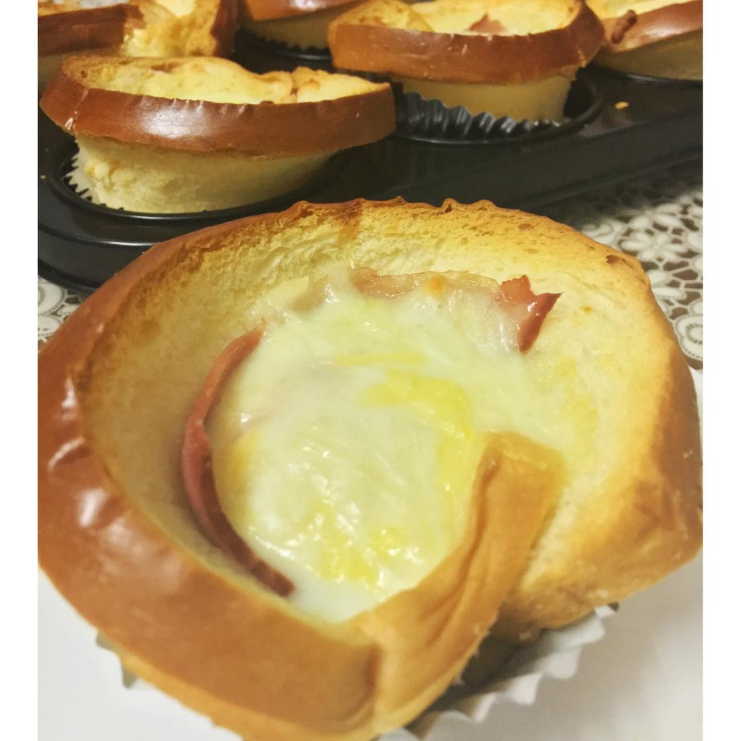 鸡蛋吐司杯盏