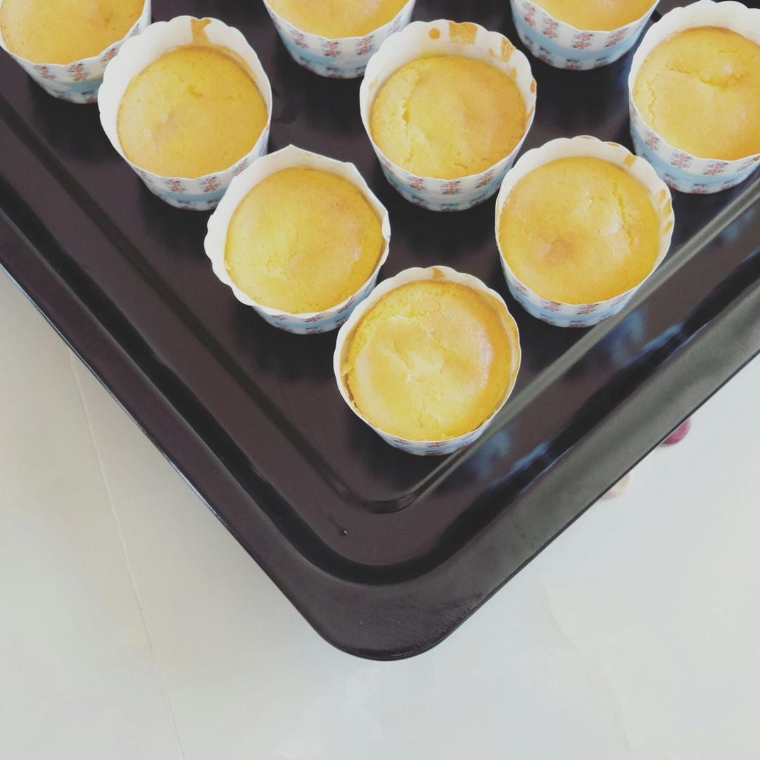 消耗淡奶油之作——淡奶油小蛋糕