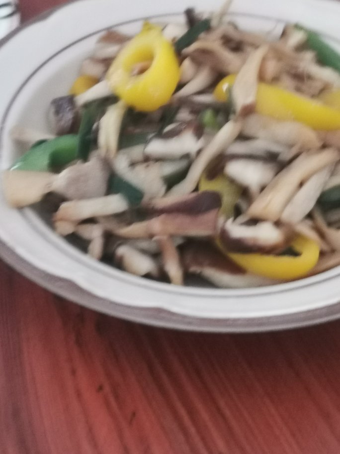 彩椒炒杂菇