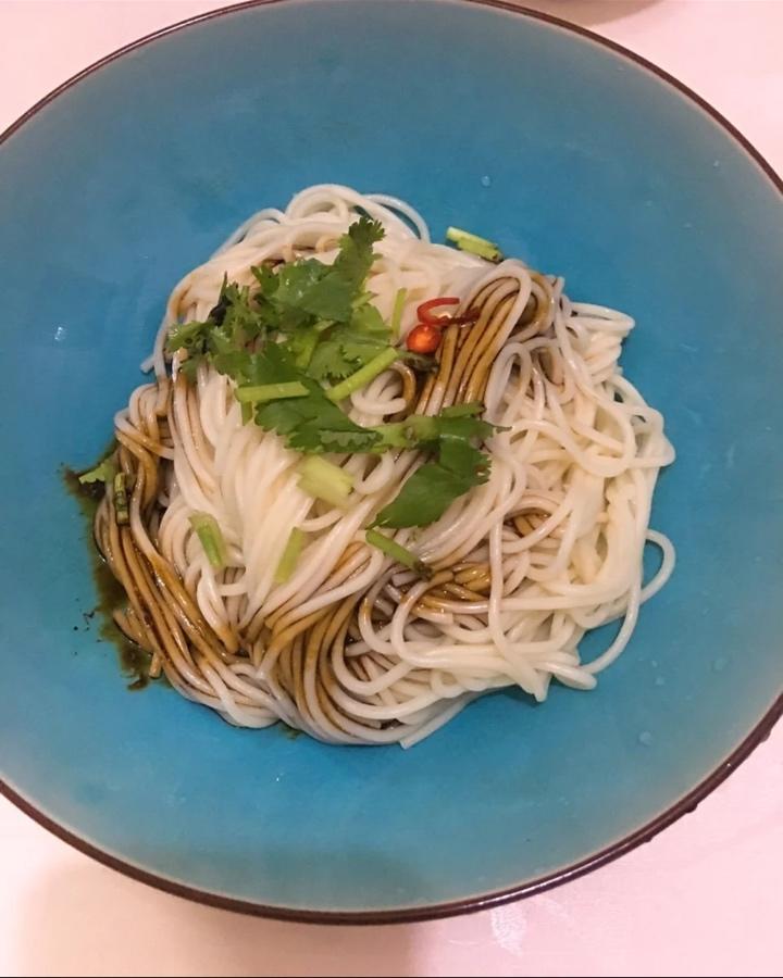简单好吃的葱油面