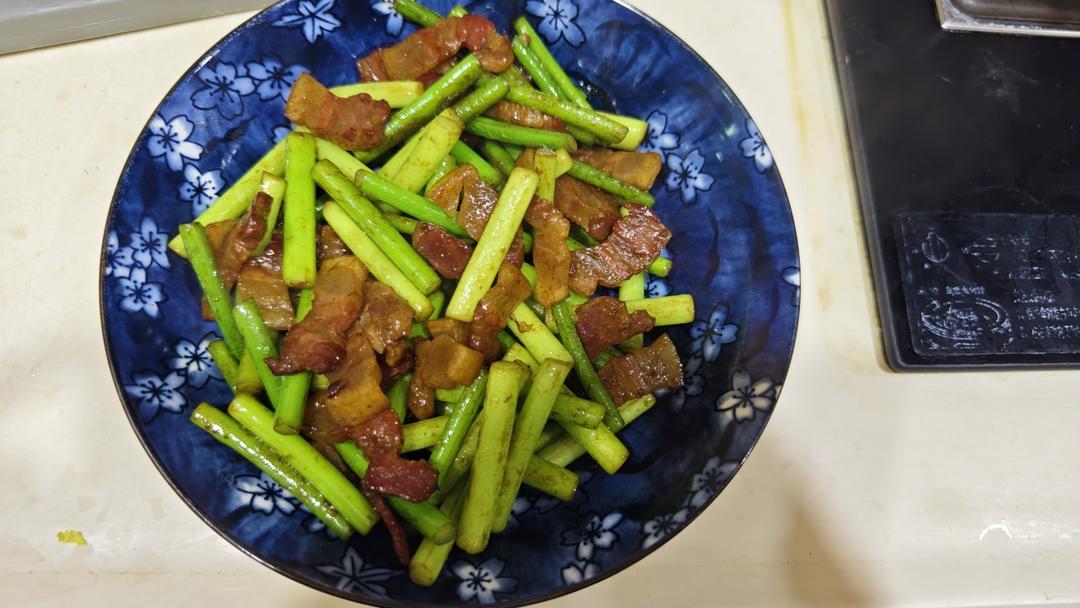 有年味儿的蒜苔炒腊肉