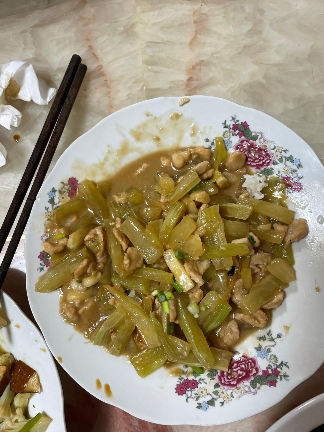 简单又好吃的莴笋炒肉