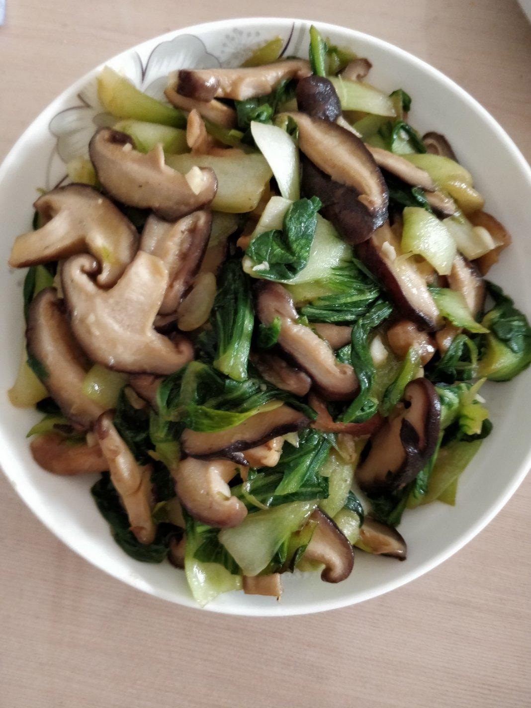 老丁的私房菜-香菇炒油菜