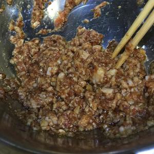 芹菜香菇虾仁猪肉饺子的做法 步骤3