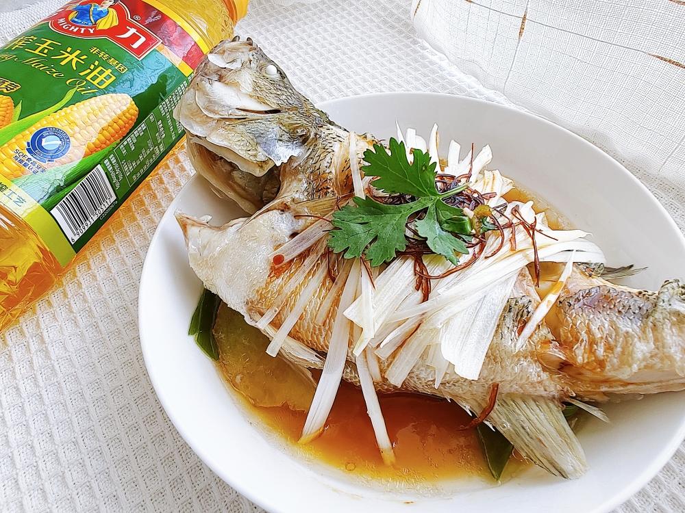 清蒸鲈鱼的做法