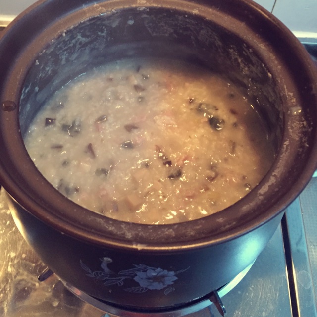 砂锅皮蛋瘦肉粥