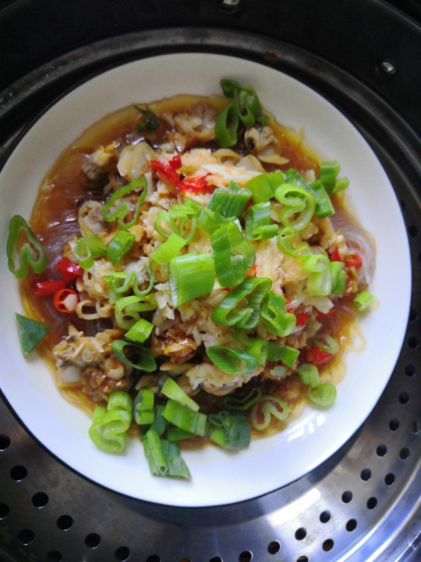 厨师长教你：“粉丝蒸花甲”的家常做法，特别适合老人孩子食用