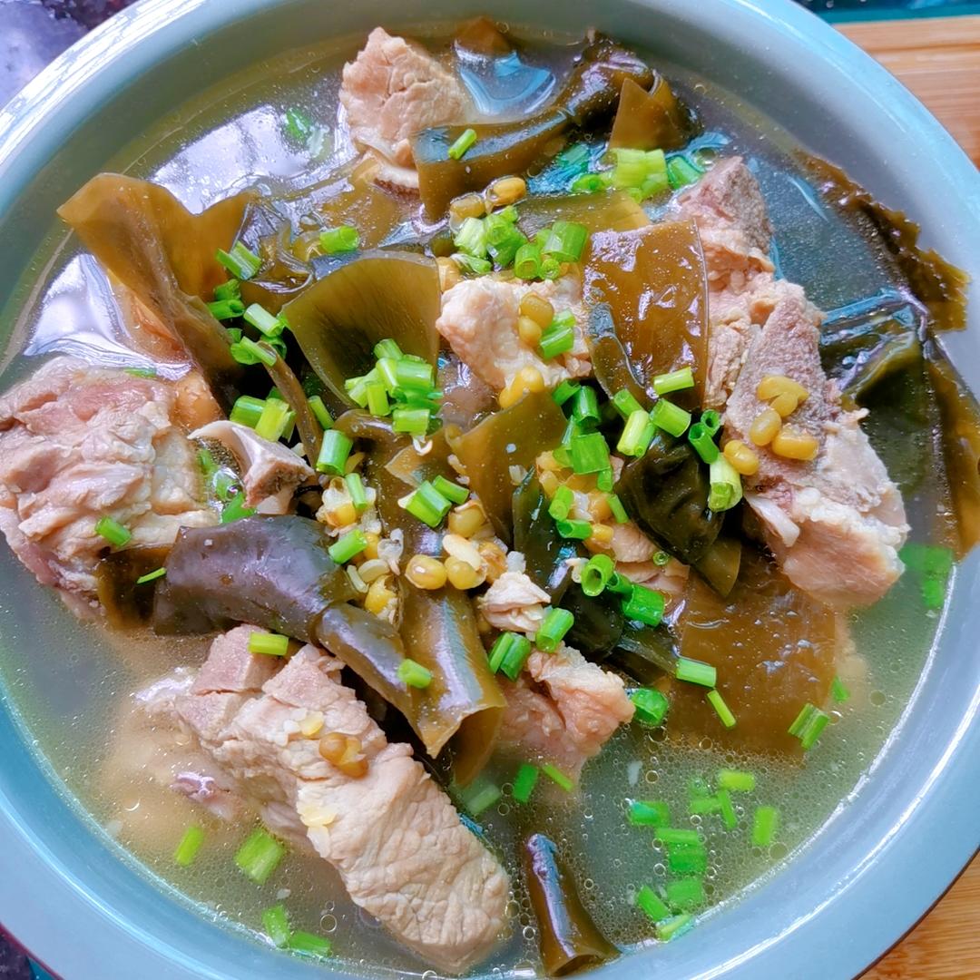 夏天必备汤《海带结绿豆骨头汤》