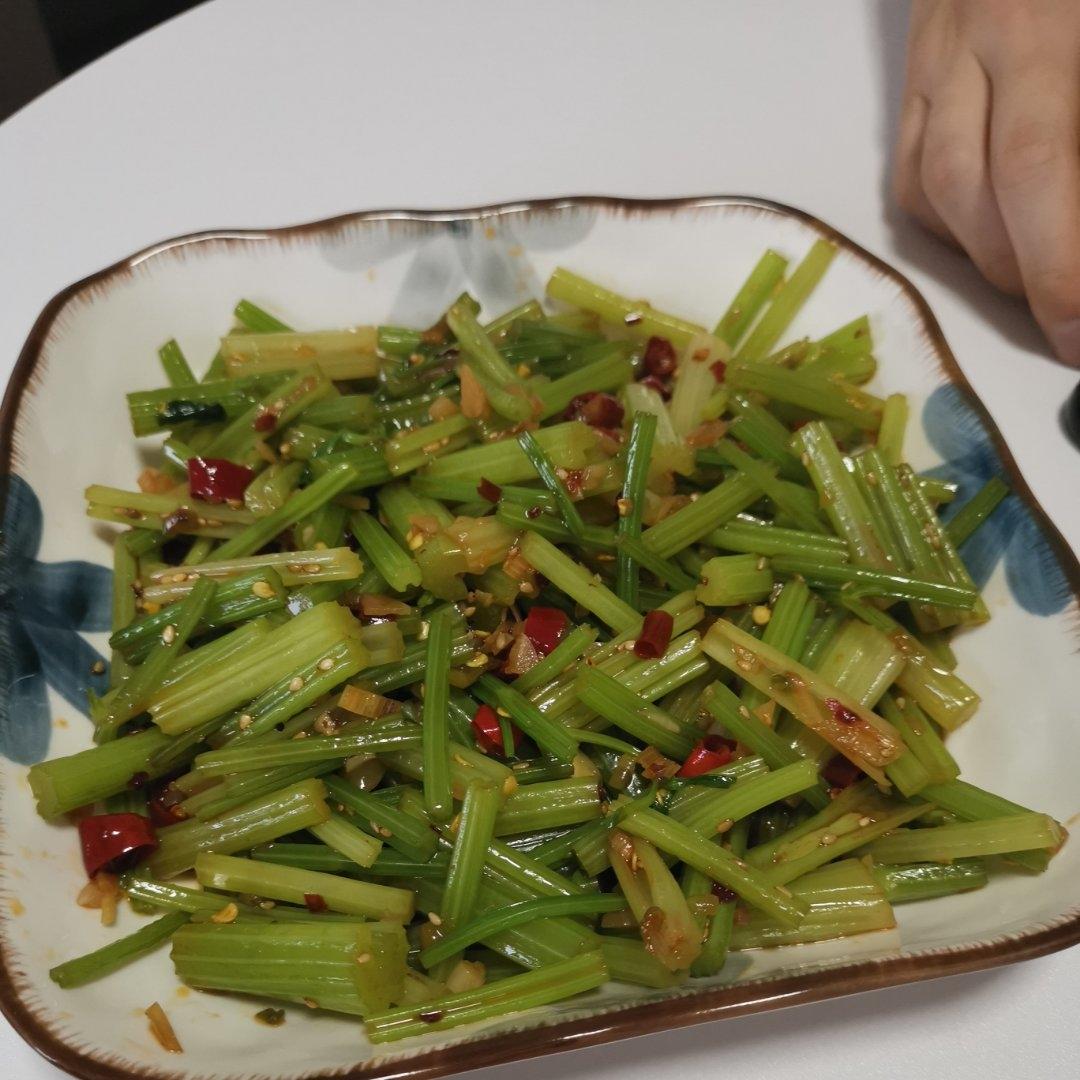 家常凉菜--炝拌芹菜