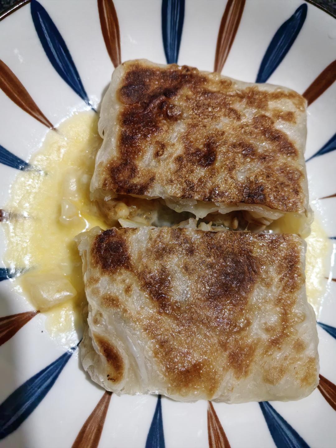 🍕懒人香酥鸡肉饼
      皮薄馅大又多汁